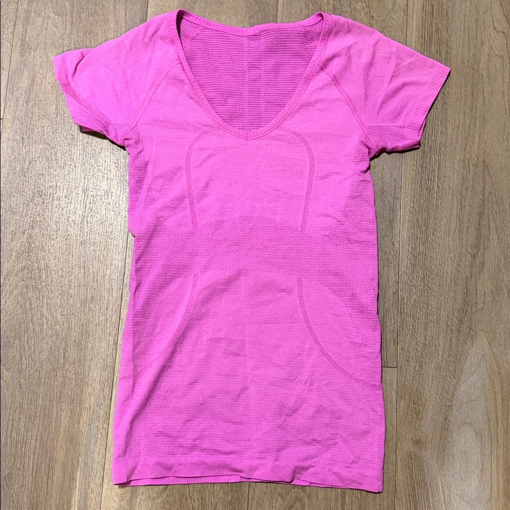 Lululemon Run: Swiftly Tech V Neck - Picture 2 of 7
